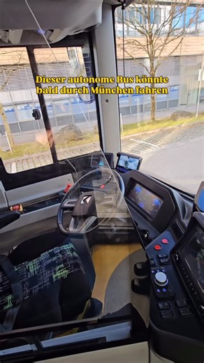 95.5 Charivari on Instagram: "Fahren wir bald in autonomen Bussen durch die City? @muenchen.mvg und @stadtwerkemuenchen testen heute einen autonomen Minibus, der ganz ohne Fahrer auskommt. Bis so ein Bus die Straßen Münchens dauerhaft befährt, dauert es noch ein wenig. MVG und SWM möchten den autonomen Verkehr in den kommenden Jahren in München auf- und ausbauen 🚌"