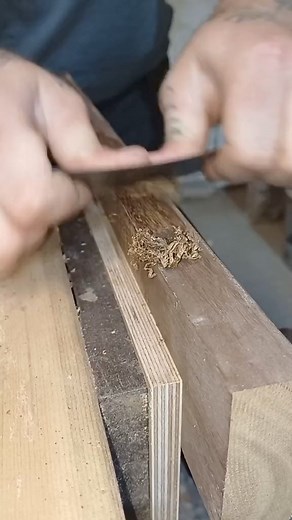 203K views · 2.3K reactions | woodworking tip! #woodworking #scrape #tools #handtools #joinery #wood #satisfying #DIY #fyp #tips #tipsandtricks #learn | TM Woodcrafts | Facebook