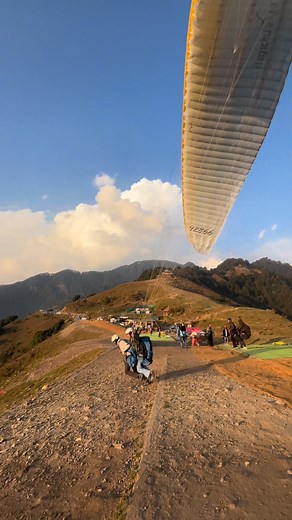 17K views · 198 reactions | Basic course p1 ground training * p2 5 solo flying * 7 days course ₹ 24,999 #birbillingparagliding | अमेजिंग फ्लाई | Facebook