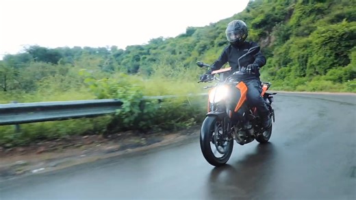 1.3K views · 13 reactions | KTM Duke 160 Review Top speed, mileage, features—can it beat the Yamaha MT15? Let’s find out! #KTMDuke160 #BikeReview #YamahaMT15 #Motorcycle2025 #BikeLovers #TopSpeed #MileageTest | Jagran Auto Gyan | Facebook