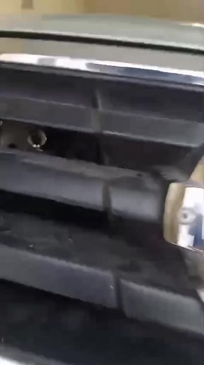 Aquí tienes nuestras opciones para proteger tu vehículo:🚘 🔹 Cerradura Gancho Reforzada – Seguridad sólida en acero inoxidable con triple combinación y llaves únicas. 🔹 Cerradura en Barra Pesada – Máxima protección con platina reforzada, anticizalla y antipata de cabra. 🔹 Seguro de Computadora – Doble seguridad para evitar robos electrónicos. ✅ Instalación profesional y trabajo garantizado 🚗 Servicio a domicilio disponible (Lima y Callao) 📍 Av. La Mar 577, Ate — a dos cuadras del óvalo de S