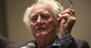 Robert Bly, poet who gave rise to a men’s movement, dies at 94