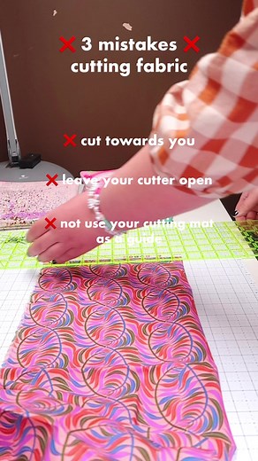 ❌ 3 mistakes when cutting fabric ❌ Avoid these common mistakes when it comes to cutting fabric with a ruler and rotary cutter!! #sewing #sew #sewingnotions #fabric #fabriclove #sewingtips | Sweet Cinnamon Roses