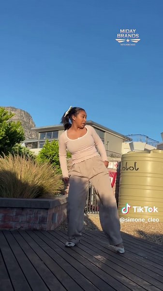 My paid actors have arrived 🐦‍⬛🐦‍⬛