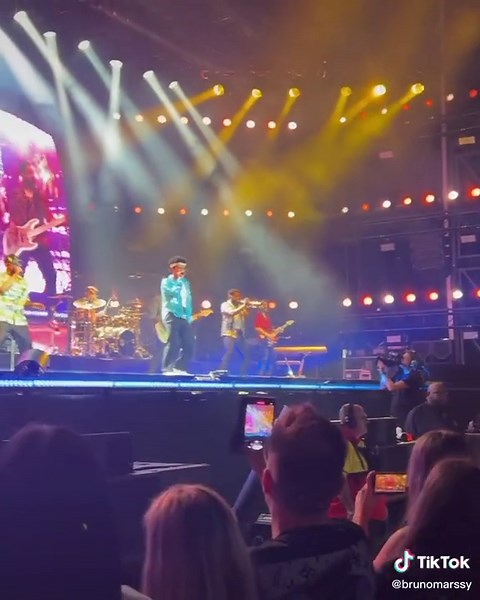 Bruno Mars Live Performance of 'Treasure' in Sydney, Australia