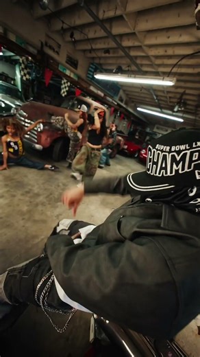 Go on baby, POP OUT 💥Who’s dancing to this this weekend?