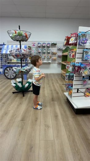 He had an opinion about the turtle! 🫣 #mrsbench #fidgettoysplus #thanksgivingweek #fidgetchallenge #ifyoucatchityoukeepit | Fidget Toys Plus