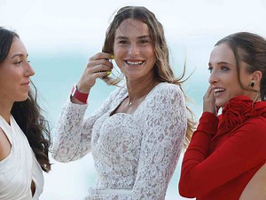 "Completely ruined the picture" - Iga Swiatek's bold choice to ditch the white dress for the WTA Finals 2023 gala and photoshoot has fans upset with the former World No. 1