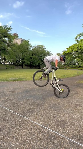 自転車の乗り方練習中🙇‍♂️ Unlocked the impossible trick on MTB 🙏🔥 #自転車 #自転車練習中 #自転車乗り方