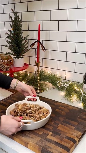 14K views · 28 reactions | We are nuts for sweet, warming caramel nuts! If a New York vacation isn’t on the books but you still want to try the famous snack, the Ina Garten Salted Caramel Nuts are the perfect dupe (and the recipe is at our  in the comments)! | Better Homes & Gardens | Facebook