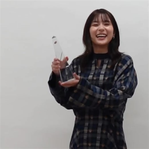 芳根京子 | テレビジョン ドラマアカデミー賞 最優秀主演女優賞頂きました。 めおと日和チームで5部門頂きました。 みんなみんなおめでとうございます！ やったね！とっても嬉しい！ 作品が終わって季節も変わって日常が過ぎて行く今、 また皆様から大きな愛を頂けて大感謝です。... | Instagram