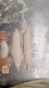 14K views · 244 reactions | Si usas masas de alta hidratacion mira este video! Aprende a dar tension y plegar estas masas. Atención que en 3 minutooos hay muchisima data!!  Accede a la MasterClass de Masa Madre: https://hotm.art/9FqZvLBu  Descarga la App de Gluten Morgen: Android: https://hotm.art/P5sz87 iOS: https://hotm.art/Ml3Z4K #comunidadglutenmorgentv #GlutenMorgen #GlutenMorgenTV #masa | Gluten Morgen Español | Facebook