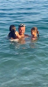 Prima baie de anul acesta cu fetitele mele in Marea Mediterana! #taticlonda | Tavi Clonda