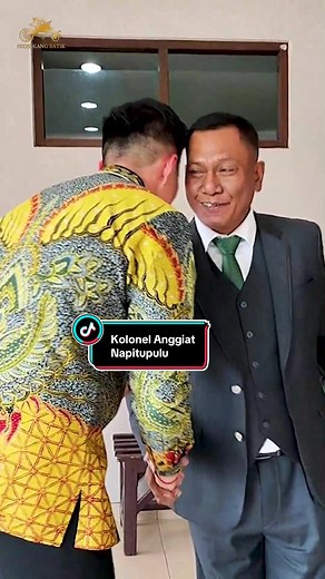 Memakai Batik Tulis adalah cara Kita menghargai Tuan Rumah yang mengundang 🙂🙏 . Untuk info pemesanan Batik Tulis bisa Dm ke akun IG @kereta_kencana_batik atau chat WA 62 813-6160-0989 . . Markaj Pedjoeang Batik Jl. Pakantan no.6 Medan Kota . Sudah saatnya Kita #berdjoeang melestarikan Warisan Budaya Indonesia 🇮🇩 #batiktulis #batikpremium #pedjoeangbatik #indonesia