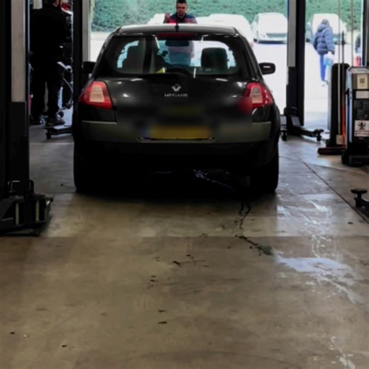 🔧 PNEU CREVÉ ? ON LE RÉPARE POUR 0€* ! 🚗💨 👉 On vous offre une réparation fiable et durable par système de champignon, 100% sécurisé ✅ Expertise & contrôle visuel de votre pneu ✅ Réparation par l'intérieur ✅ Remplacement de la valve en caoutchouc (hors électronique) ✅ Vérification de la pression & équilibrage inclus ! *Voir conditions en magasin ou sur www.carter-cash.com | Carter-Cash