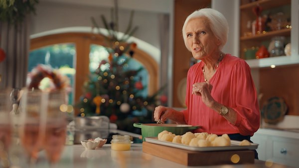 99 reactions | Mary Berry shares her ultimate Christmas feast with all the trimmings! Learn some tips and tricks with Mary Berry's Ultimate Christmas on Monday, December 19 at 9 p.m. | Iowa PBS | Facebook