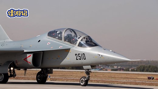 实拍航展教10教练机单机演示，机动性能很强悍，堪比战斗机