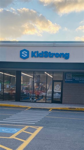 🚧 Construction update 🚧 ✅We have our NEW SIGN out front ✅New Entrance Door ✅Our half plexiglass walls are up for family viewing area ✅And some fresh paint on the back walls Things are moving fast 💨 ❗️Don’t miss your last chance to get our current Founding Member rate and BONUS CLASSES ⏰ Prices go up in 3 days Text JOIN to 978-579-3930 to learn more | KidStrong Peabody