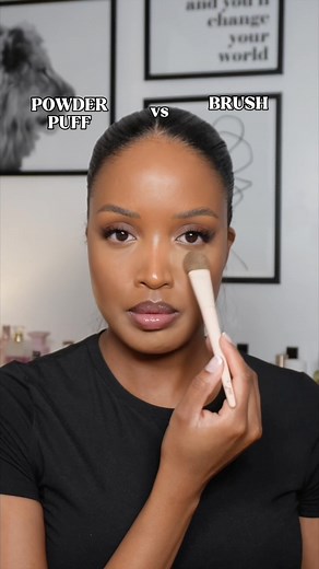 Flavia Jacintho on Instagram: "setting powder with powder puff or brush?? ✨ Which one is your favourite? ☺️ @hudabeauty easy bake loose baking & setting powder blondie @hnbcosmetics ▪️powder puff ▪️brush #makeuphacks #makeup #beautytips #settingpowder"
