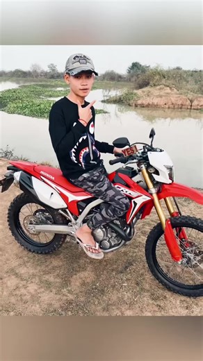 របៀបបង្កើតរូបថតម៉ូតូ CRF ដោយ AI 🏍️✨ ផ្លាស់ប្តូរម៉ូតូ Asante ទៅជា CRF ងាយៗ ជាមួយ prompt សម្រាប់ chatgpt និង gemini ai បង្កើតរូបថតទ្រនងស្អាតៗ ជាមួយគ្នាដែរ 📸 Ai, please help me change my picture from riding an asante motorcycle to a crf motorcycle. ai motorcycle image generator. ai ដាក់ម៉ូតូ. របៀបកាត់រូបaiជិះម៉ូតូcrf. របៀបកាត់រូបai. ai moto crf. របៀបកាត់រូប ai ជិះម៉ូតូ. ai motorcycle image generator crf. ai motorcycle photo editing tutorial. honda up crf tutorial. honda up crf effect photo tutori