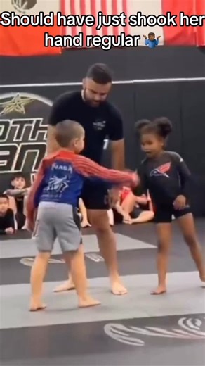 kevonstage on Instagram: "Should have just shook her hand regular. 🤷🏾‍♂️🤷🏾‍♂️"