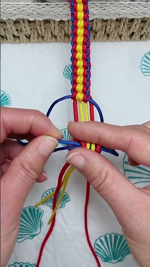 Beautiful bracelet weaving tutorial