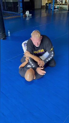 28K views · 310 reactions | Arm bar defense from the guard . To toe...