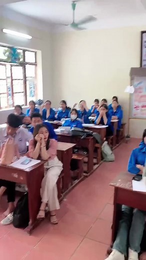 “Có một nghề bụi phấn bám đầy tay Người ta bảo đó là nghề trong sạch nhất Có một nghề không trồng cây vào đất Lại nở cho đời muôn vạn hoa thơm”. Kết thúc 2 tháng thực tập với nhiều cảm xúc khó quên❤️Càng thêm yêu nghề và trân trọng những người lái đò, dìu dắt HS tới bến bờ của sự thành công.❤️ #xuhuong #giaovien #supham #foryou #fyp #viral