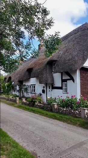 A Hidden English Cottage Straight Out of a Fairytale 🌿#England #Englishcountryside #Cottagecore