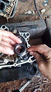 Quick way to replace the kick starter spring without full disassembly. #mechaniclife #viraluse #engine #otomotif #fyp #fblifstyle | Mahmud Yunus