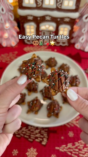 Easy Pecan Turtles!🥨🎄🍫🌟 #holidaytreats #christmasparty #holidayideas #holidayseason | Pixiedustedfun