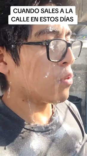 hace demasiado calor #youtuber #youtubegaming #shortsviral #shortsfeed #hasbinhotel #hellokitty