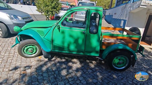 Fijaros que curiosa furgoneta 2cv pick-up nos encontramos en São João da Ribeira (Portugal). Encontro Internacional 2CV - Vindimas | 2cv Club Badajoz.