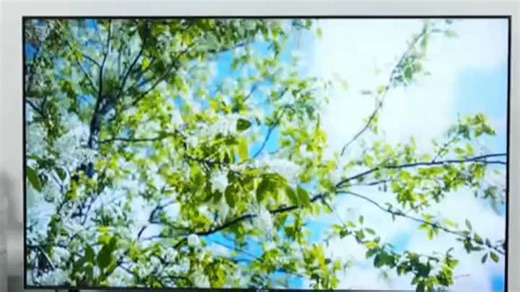 电视一开，全家围坐享大片，海信E5G Pro 4K超清画质让客厅秒变影院，追剧观影沉浸感十足。