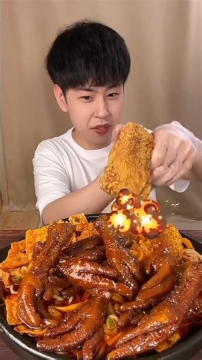 A magic show while mukbanging ;) Watching 2 shows in one video 😅 #subscribe #mukbang #youtube #asmr