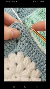 108K views · 922 reactions | Dica de como fazer emendas nos ✂️ square ✂️ quadradinho de crochê #crochê #diy #croche | Guri do croche | Facebook