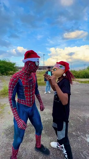 Quién es mejor CHUCKY o SPiDERMAN_ | Man & His Dog