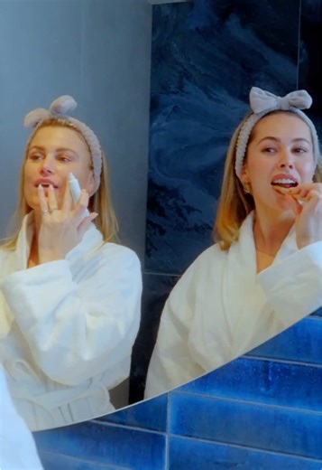 De gezichten achter Coco Clean: Je lach is het mooiste accessoire dat je kunt dragen. 🤍 #cococlean #oilpulling #naturaloralcare