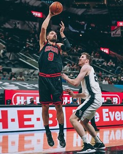 Vooch hits his first bucket as a Chicago Bull! 📺: NBC Sports Chicago | Chicago Bulls