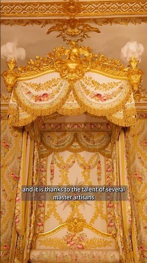 Guided tour of the King's bedchamber at the Palace of Versailles.