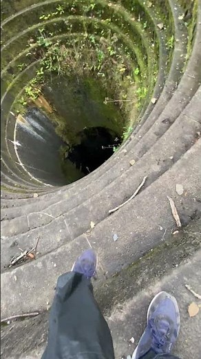 Exploring the Plughole at Ladybower Reservoir || ViralHog