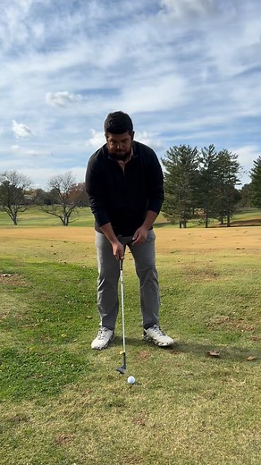 Stop swinging flat footed on your chips! For better contact try actually rotating thru the ball just like an iron or driver swing. #pgaprofessional #golf #wedges #shortgame #practice | Jeremy Beachner | Facebook