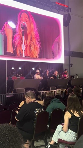 Jessica Rothe and Ruby Modine talking about Happy Death Day at Scaradise Tampa Scaradise