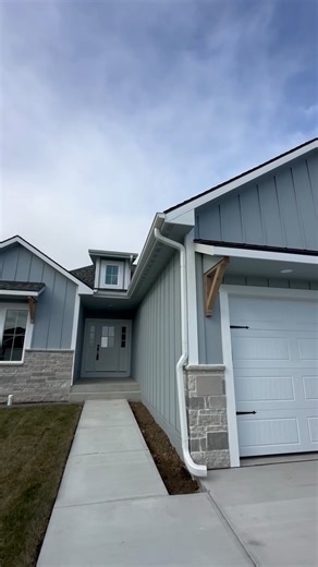 Advanced House Plans on Instagram: "We loved touring this build of our Sheffield house plan🤍 This modern farmhouse was brought to life beautifully, from the open-concept main level to the finished basement below. Explore this house plan and more at the link in our bio. #customerbuild #houseplan #modernfarmhouse #dreamhome #homeinspo"