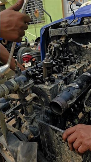 The nozzle is being removed/opened using tractor puller#sonalika#mahindra#jondeere#injector