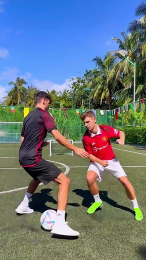 LEARN THIS VIRAL FOOTBALL SKILL!🚀⚽️ #soccer #football #skills #viral #tipps #tricks #tutorial #fussball #neymar #ronaldo #messi