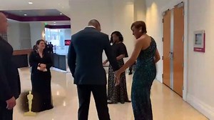 Believe it or not Robin Roberts and Michael Strahan did NOT plan on matching at last night's Oscars. gma.abc/39qPZUS | Good Morning America