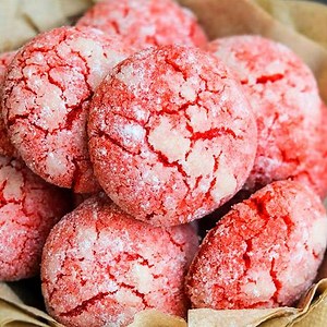 23K views · 112 reactions | RED VELVET CRINKLE COOKIES! https://cakewhiz.com/red-velvet-crinkle-cookies-recipe/ | CakeWhiz.com | Facebook