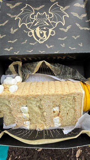 Banana fans can rejoice. 🍌 Gideon’s Bakehouse also has a new limited edition cake slice to match the banana cookie. The banana moonpie cake 🍰 can be secured only on Wednesdays and Saturdays. Will you be heading to try this? Head to WDWNT.com for our full thoughts. #disneyparks #waltdisneyworld #disneyworld #gideonsbakehouse | WDW News Today
