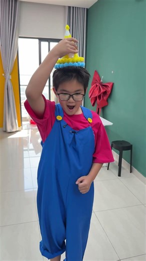 Share the Birthday Hat 😂🎂